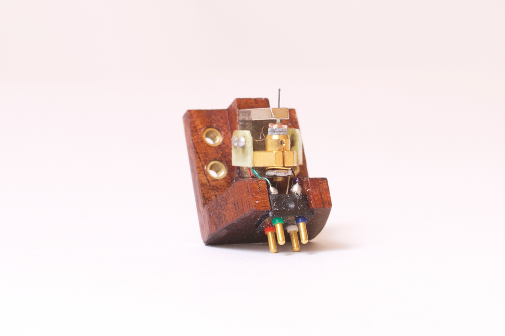 Van den Hul The Crimson XGW Stradivarius element