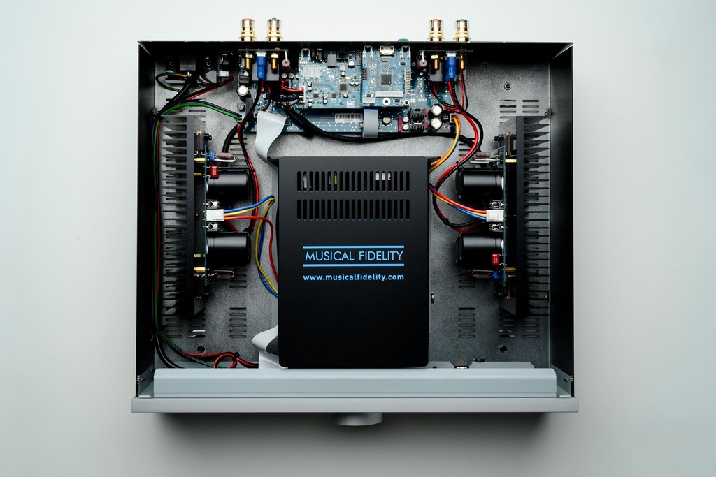 Musical Fidelity M5xi Geïntegreerde versterker binnenkant