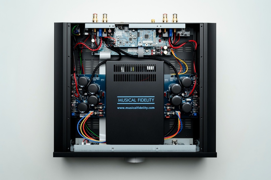 Musical Fidelity M6xi Geïntegreerde versterker binnenkant