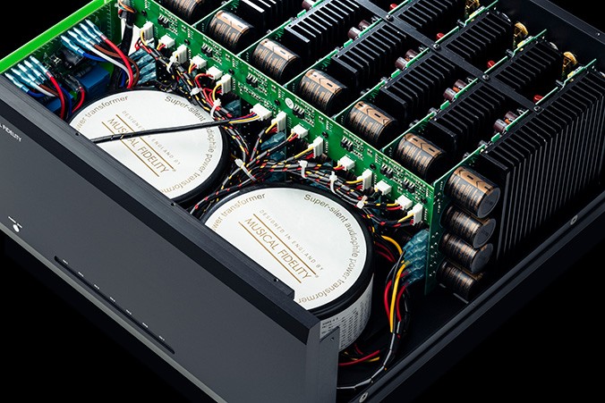 Musical Fidelity M6x 250.7 multikanaal eindversterker