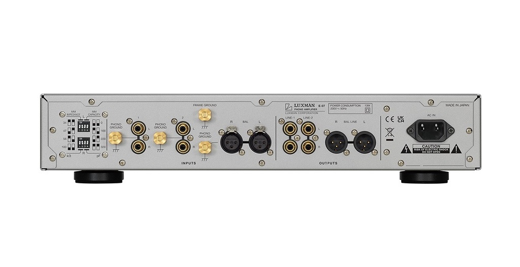 Luxman E-07 phono voorversterker 2