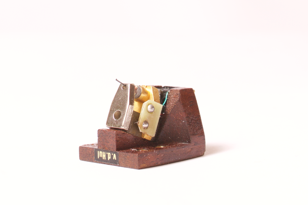 Van den Hul The Crimson XGW Stradivarius element