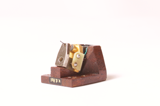 Van den Hul The Crimson XGW Stradivarius element